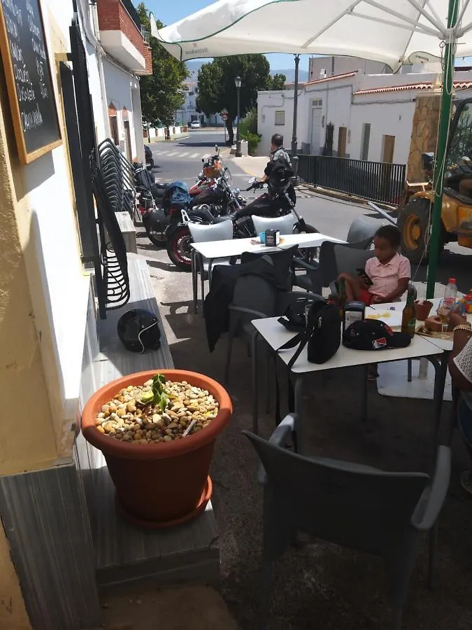 Pension La Fuente Abrucena 招待所
